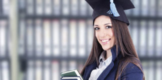 How Recent College Grads Should Manage Their Job Search
